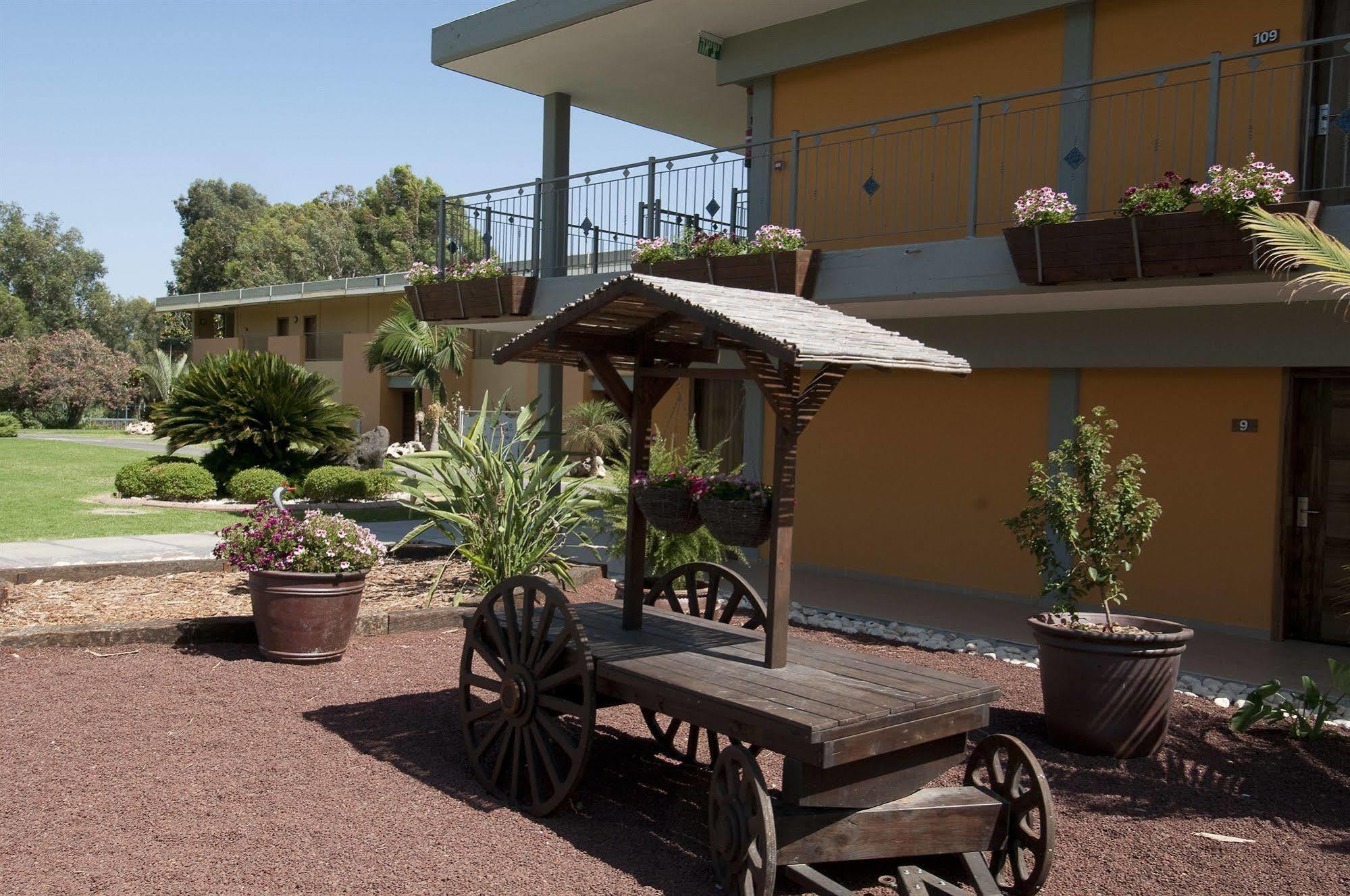 Nof Ginosar Kibbutz Hotel Exteriör bild